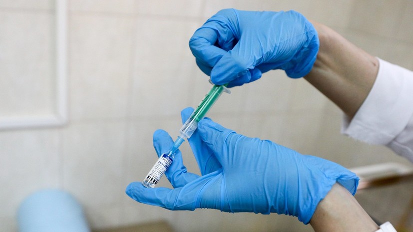 Роспотребнадзор освободил вакцинированных от самоизоляции при контакте с заболевшим